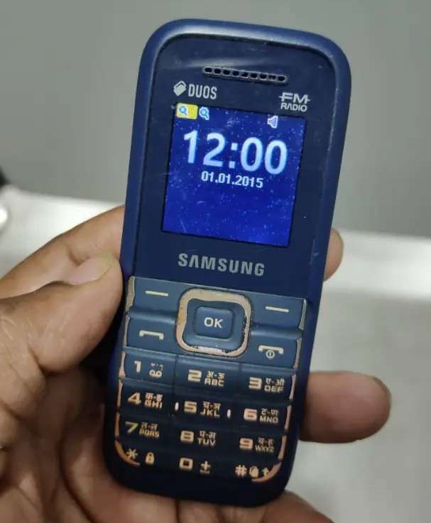 Samsung keypad mobile phone with dual sim