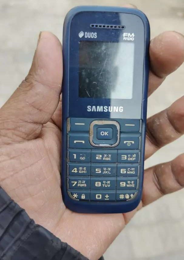 Samsung keypad mobile phone with dual sim