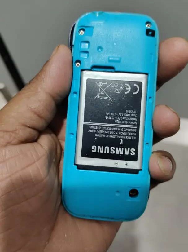 Samsung keypad mobile phone with dual sim